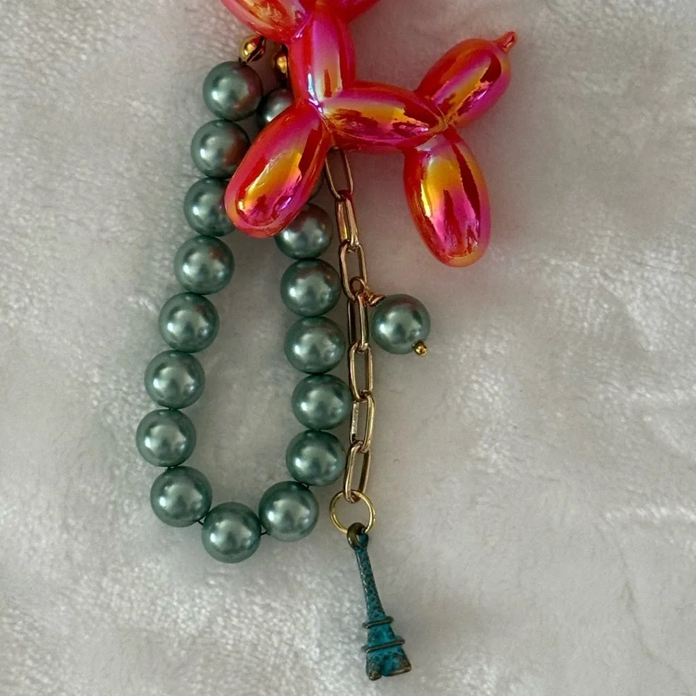 Red Balloon Dog Keychain With Green Faux Pearls & Eiffel Tower Charm - NWT - Picture 3 of 7